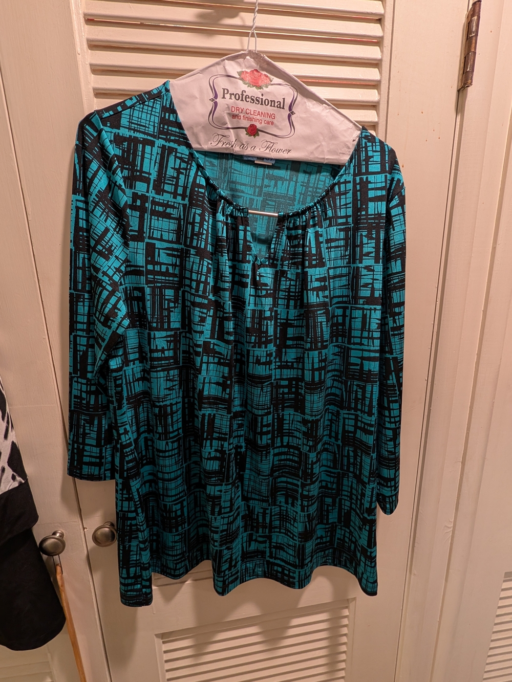Liz Claiborne Teal and Black Geometric Long-Sleeve Tunic